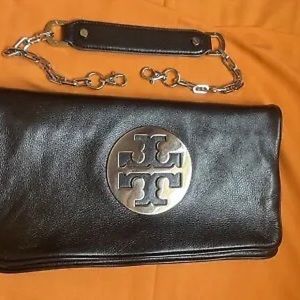 Authentic Tory Burch genuine leather handbag
With silver hardware!